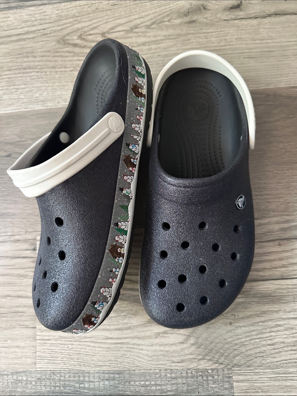 CROCS unisex holiday snowman black glitter winter Clogs with White band W11 M9